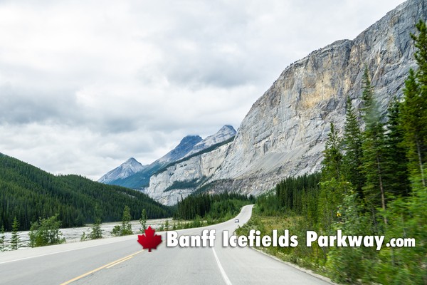 Icefields Parkway During November